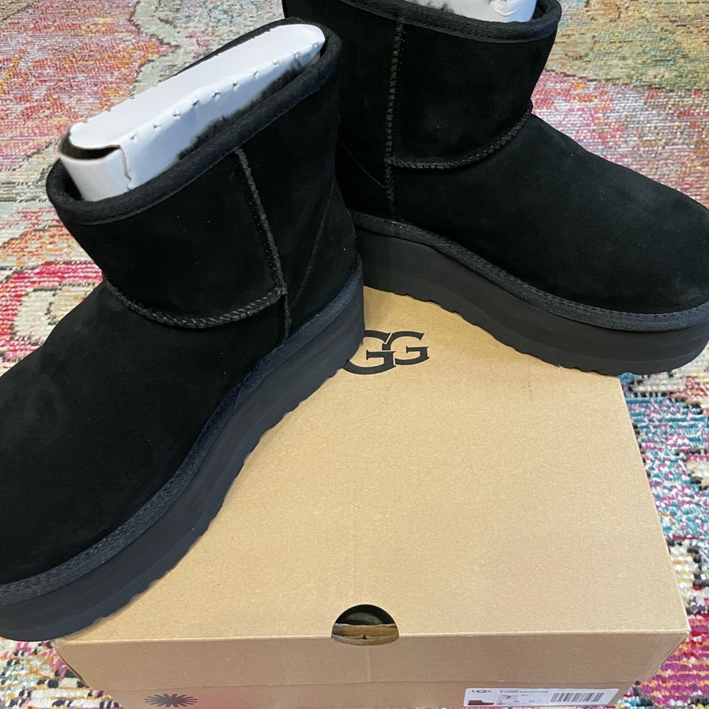 UGG Classic Mini Platform NIB